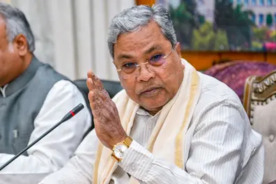 MUDA case: HC issues notice to Siddaramaiah, wife, Lokayukta police and ED