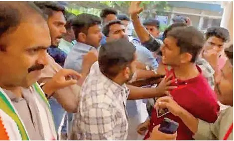 യുഡിഎഫ് ആറന്മുള മണ്ഡലം സ്ഥാനാര്ഥി അബിന് വര്ക്കി തിരഞ്ഞെടുപ്പ് പ്രചാരണത്തിനായി കോളേജിലെത്തിയപ്പോള് തടയാന് ശ്രമിച്ച എസ്എഫ്ഐ പ്രവര്ത്തകരും പ്രതിരോധിച്ച കെഎസ്യുക്കാരും തമ്മിലുണ്ടായ സംഘര്ഷം