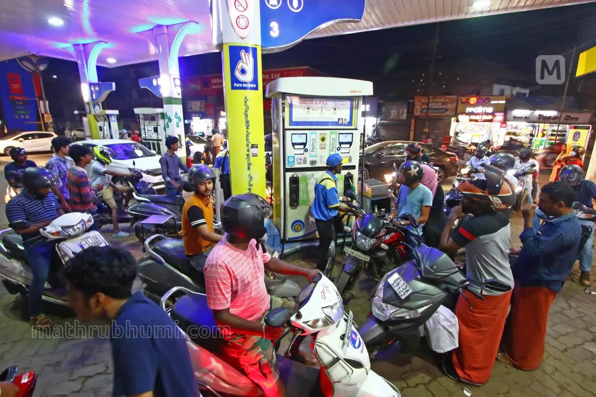 പെട്രോള്‍ പമ്പ് |ഫോട്ടോ:മാതൃഭൂമി