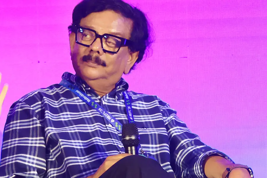 ‘ധുരന്ധർ കണ്ടവരൊക്കെ വിഡ്ഢികളാണോ?’ ശിഷ്യൻ ആദിത്യ ധറിന് പിന്തുണയുമായി പ്രിയദർശൻ
