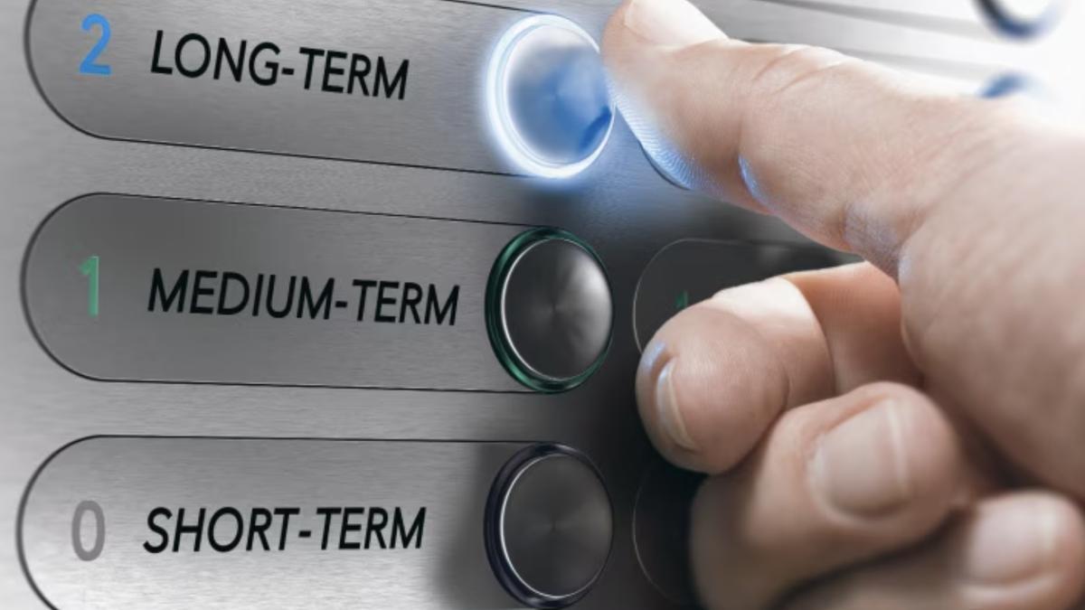 Short-term vs long-term personal loans: Cost comparison explained