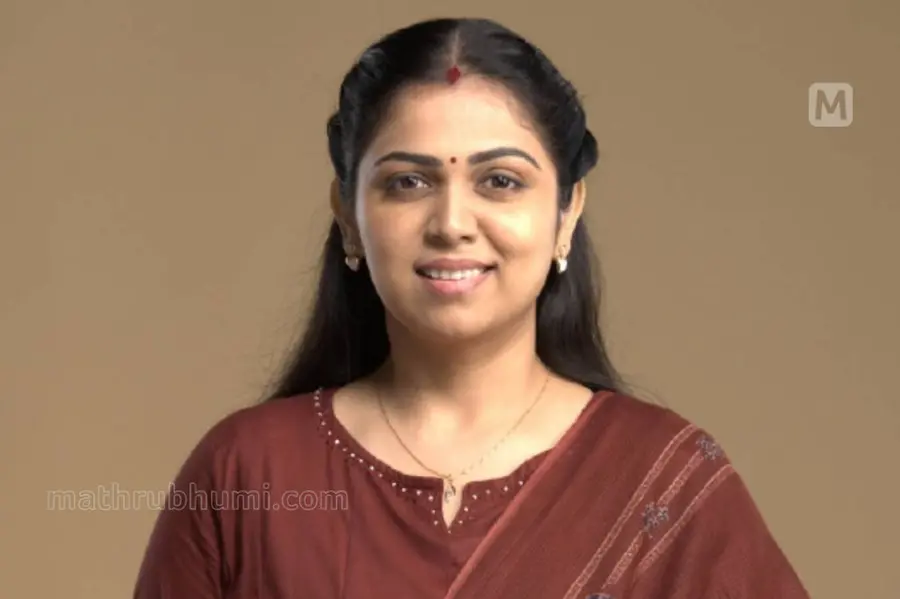 ‘ബാലറ്റിലെ പേര് അഞ്ജലി നായർ എന്ന് വേണം’; തൃപ്പൂണിത്തുറയിലെ എൻഡിഎ സ്ഥാനാർഥി ഹൈക്കോടതിയിൽ