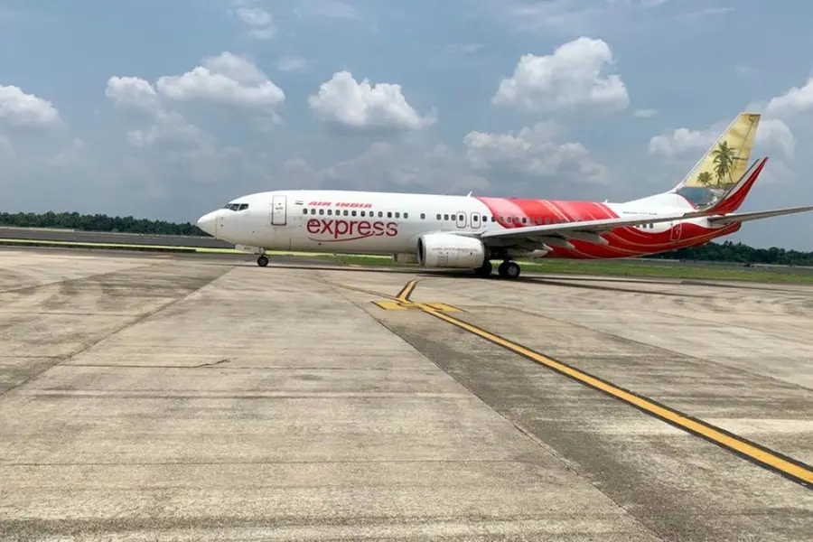 ബംഗാളിൽനിന്ന് ഡൽഹിയിലേക്ക് പുറപ്പെട്ട വിമാനത്തിൽ പുക; അടിയന്തര ലാൻഡിങ്