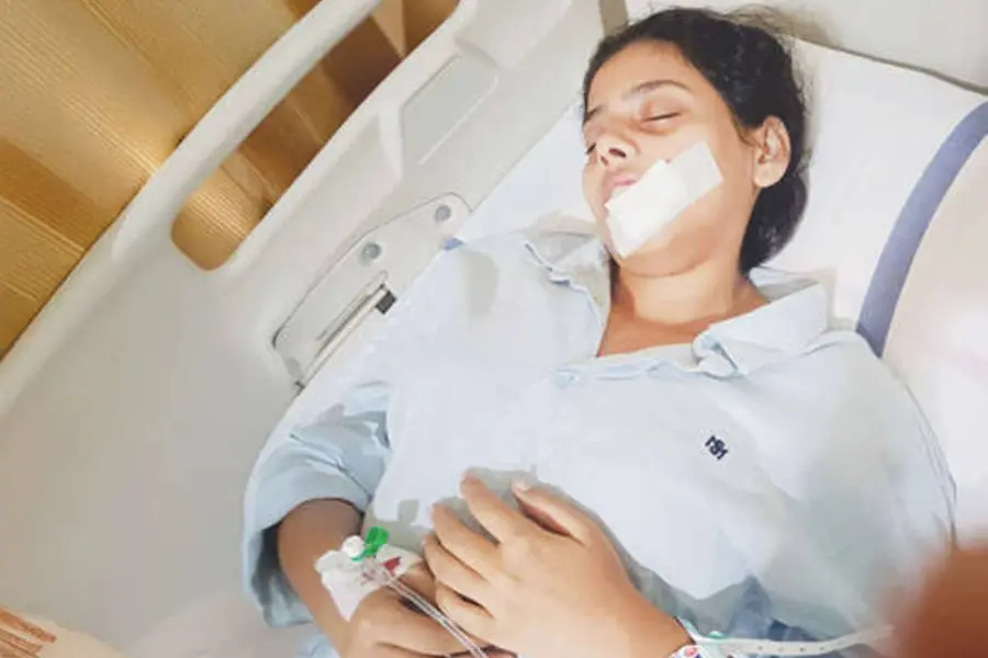 പാഞ്ഞെത്തിയ കല്ലിൽ മുഖംമുറിഞ്ഞ് ഐശ്വര്യ; തീവണ്ടിക്ക് കല്ലെറിയുന്നവരേ.… കല്ലാണോ നിങ്ങളുടെ നെഞ്ചിൽ?