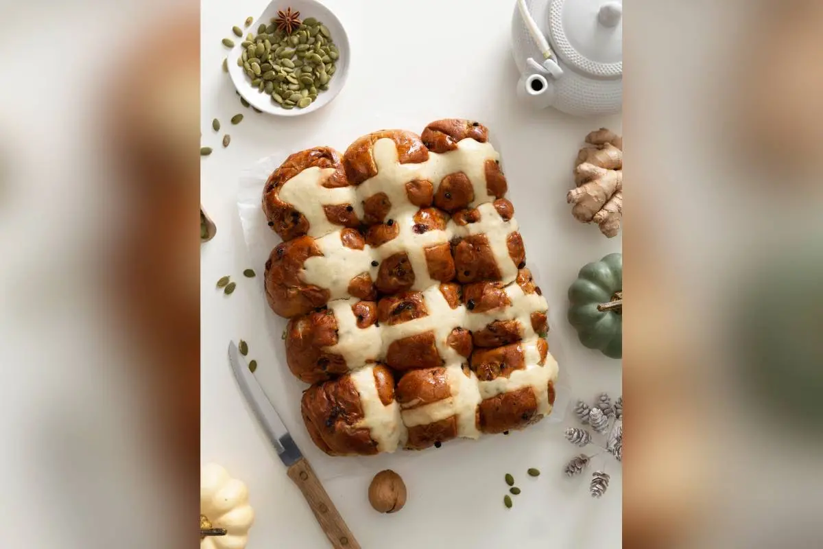 ഹോട്ട് ക്രോസ് ബൺ / Freepik