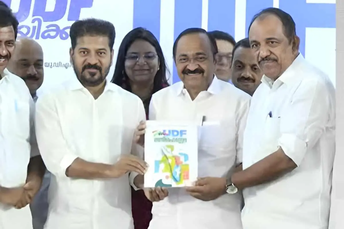 യുഡിഎഫ് പ്രകടനപത്രിക പ്രകാശനംചെയ്യുന്നു