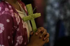 അപ്പന് ഈസ്റ്റർ വരെ പിടിച്ചു നിക്കാൻ വലിയ പാടായിരുന്നു. ദുഃഖ ശനിയാഴ്ച തന്നെ അപ്പന്റെ നോമ്പ് വീടും