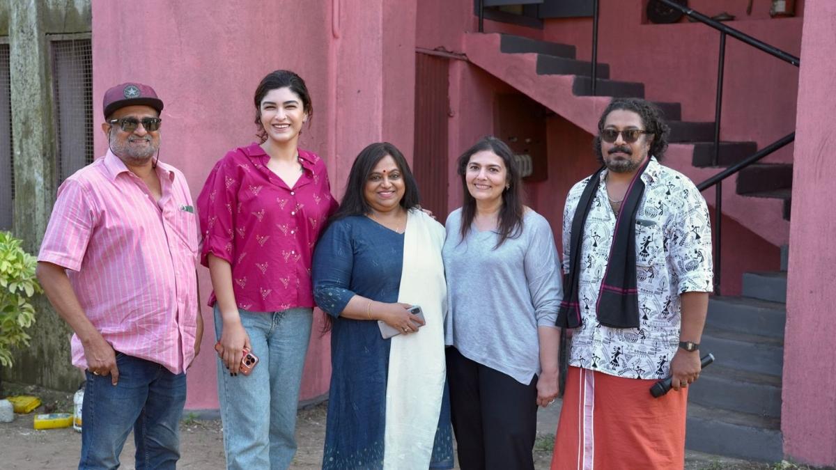 Emotional reunion: Suchitra Mohanlal visits veteran actress Saritha on 'Aarambham' set