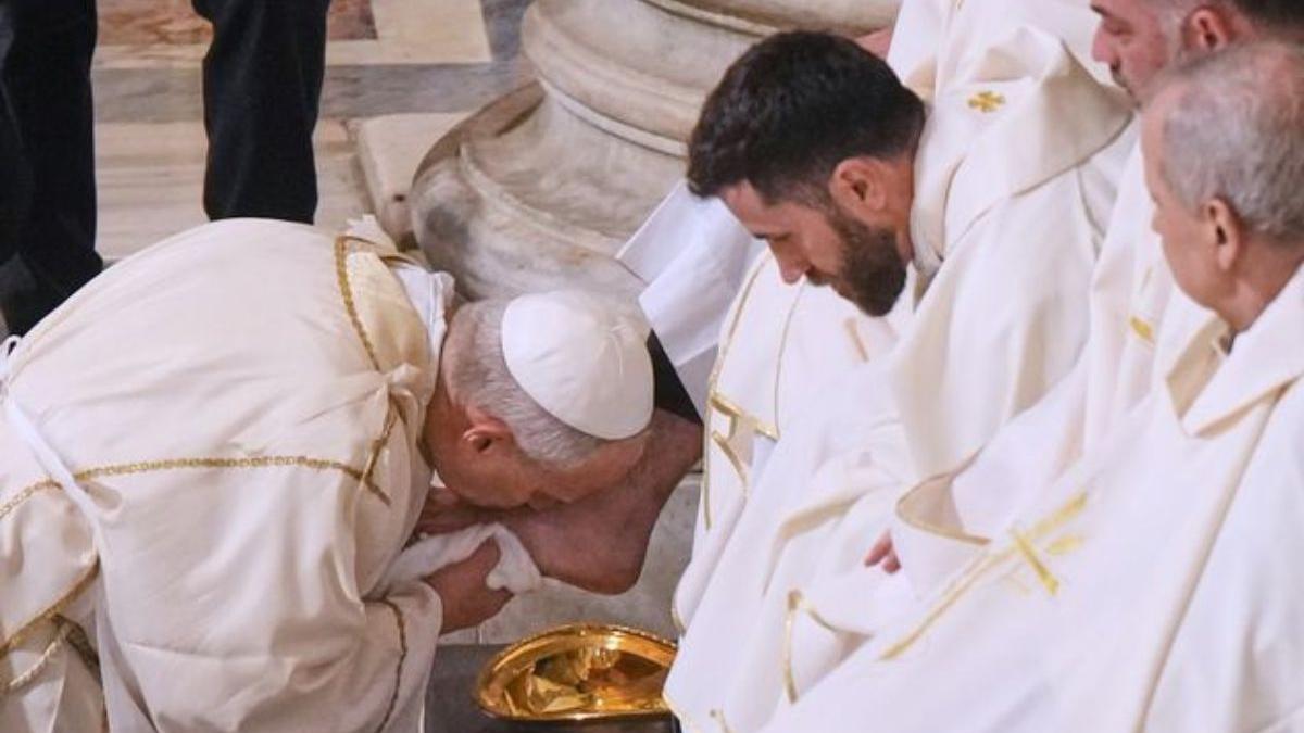 Pope Leo XIV washes priests’ feet on Holy Thursday, a first in 13 years