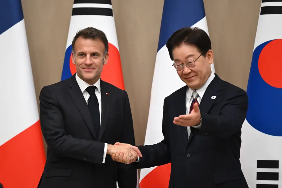 Emmanuel Macron, Lee Jae Myung