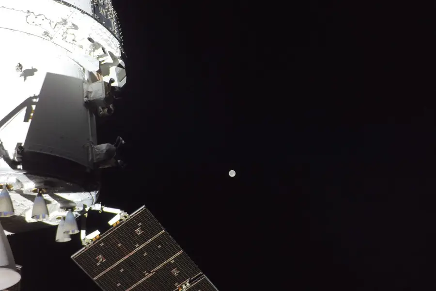 artemis-moon