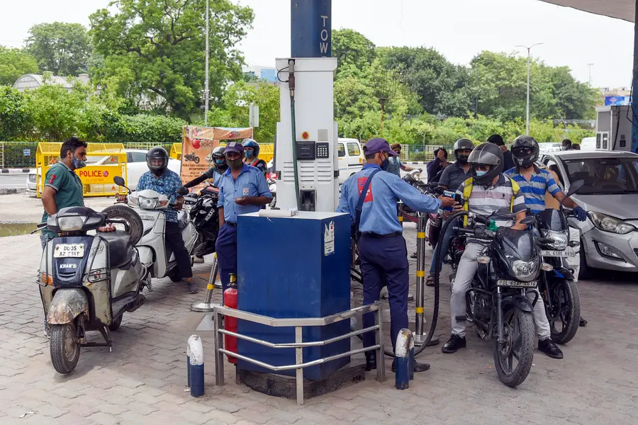 Why Indian OMCs are paying refiners less for petrol and diesel amid fuel price freeze