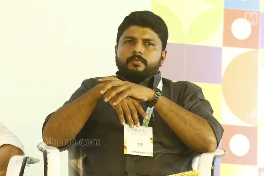 വയനാട് ഫണ്ട്: '20 കോടിയുടെ കണക്ക് ബോധ്യപ്പെടുത്താം, സതീശൻ ആളെ വിടൂ'; വെല്ലുവിളിച്ച് ഡിവൈഎഫ്ഐ