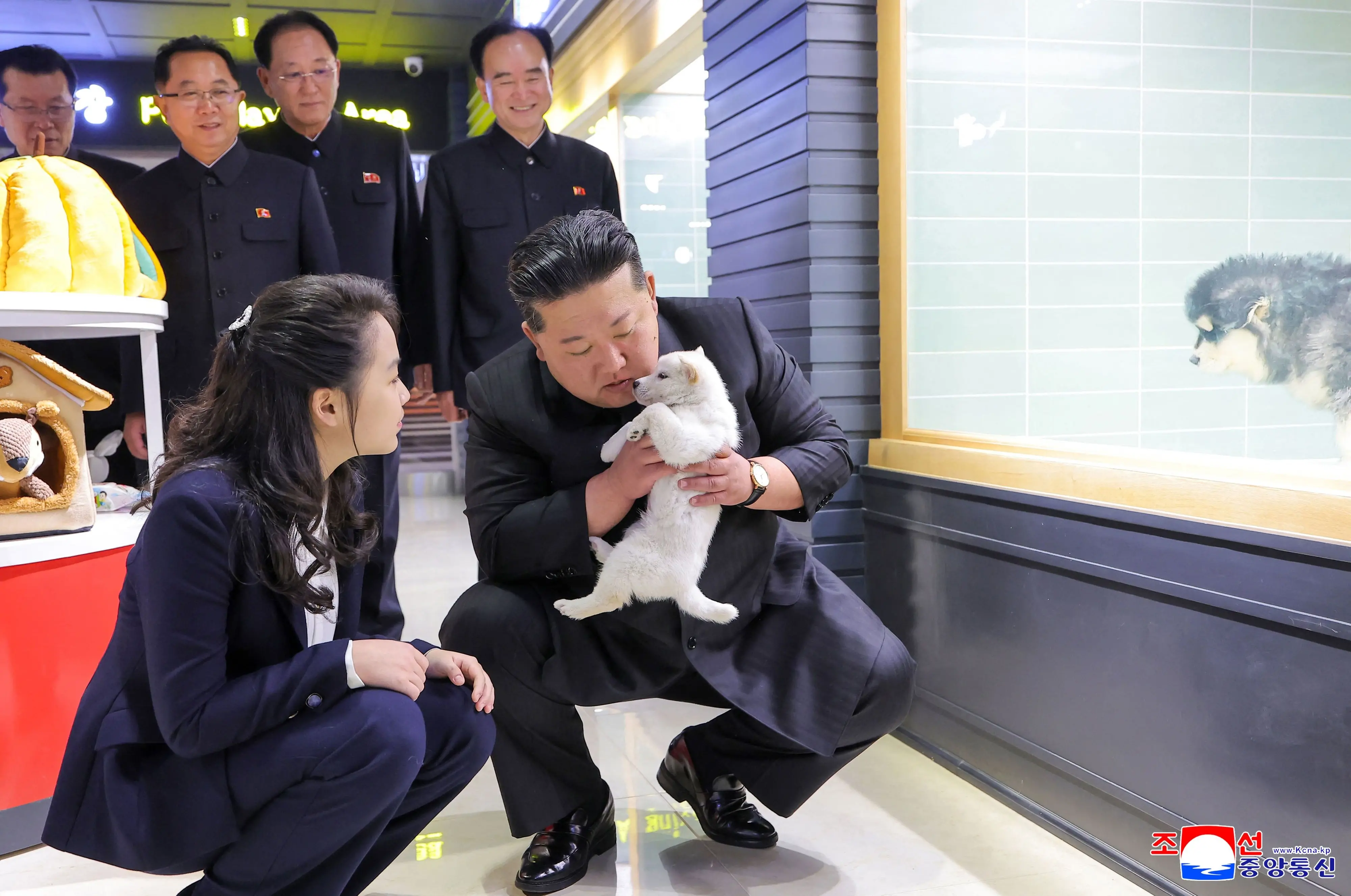 North Korean leader Kim Jong Un and his daughter Kim Ju Ae | Photo: AFP