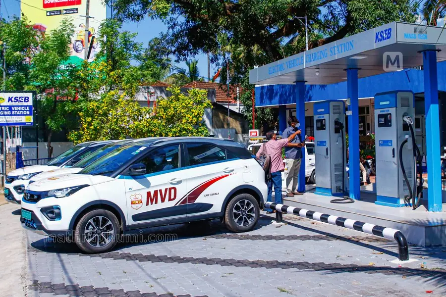 കേരളത്തിലെ പുതിയ ഹൈവേകളിൽ ഇലക്ട്രിക് വാഹന ചാർജിങ്ങുകൾ നിറയും; 63 കോടി ഗ്രാന്റ് അനുവദിച്ച് കേന്ദ്രം