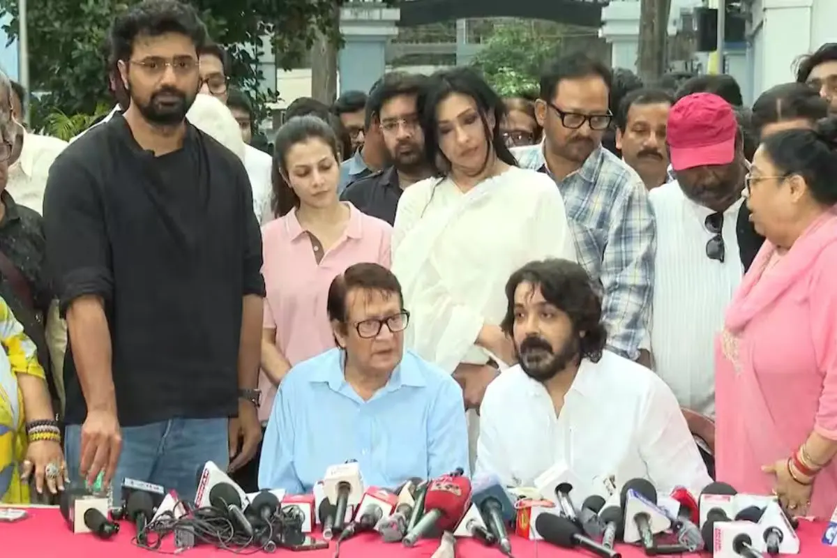 Tollywood actors, led by Prosenjit Chatterjee (Centre) and Dev (Extreme Left), address the media in Kolkata, announcing a boycott of 'Magic Moments' amid the ongoing row over Rahul Banerjee's death. (Photo: X)