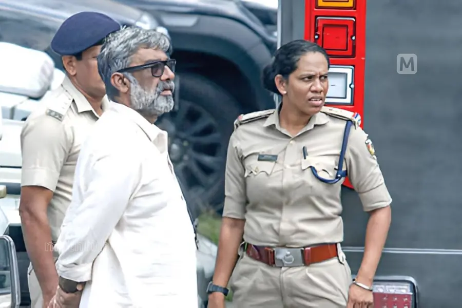 നടിയുടെ അഭിനയം പോരാ, ചില ഭാഗങ്ങൾ ഒഴിവാക്കി; പരാതിയിലേക്ക് നയിച്ചത് വിരോധം- രഞ്ജിത്ത് കോടതിയിൽ