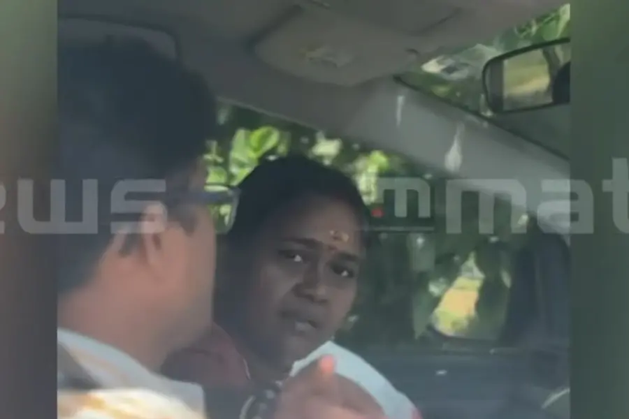 പാലക്കാട്ട് വോട്ടർമാർക്ക് ബിജെപി പണം വിതരണംചെയ്തെന്ന് കോൺഗ്രസ്; ശോഭാ സുരേന്ദ്രനും ദൃശ്യങ്ങളിൽ