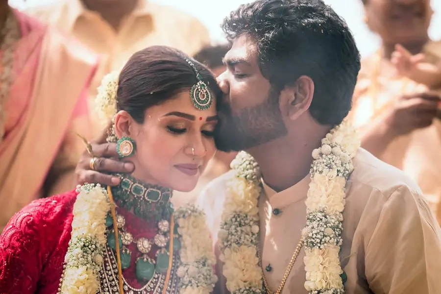 നയൻ‌താരയെ അഫോർഡ് ചെയ്യാനാവില്ലെന്ന് വിഗ്നേഷ് ശിവൻ, വേദിയിലേക്കെത്തിയപ്പോൾ വികാരാധീനനായി
