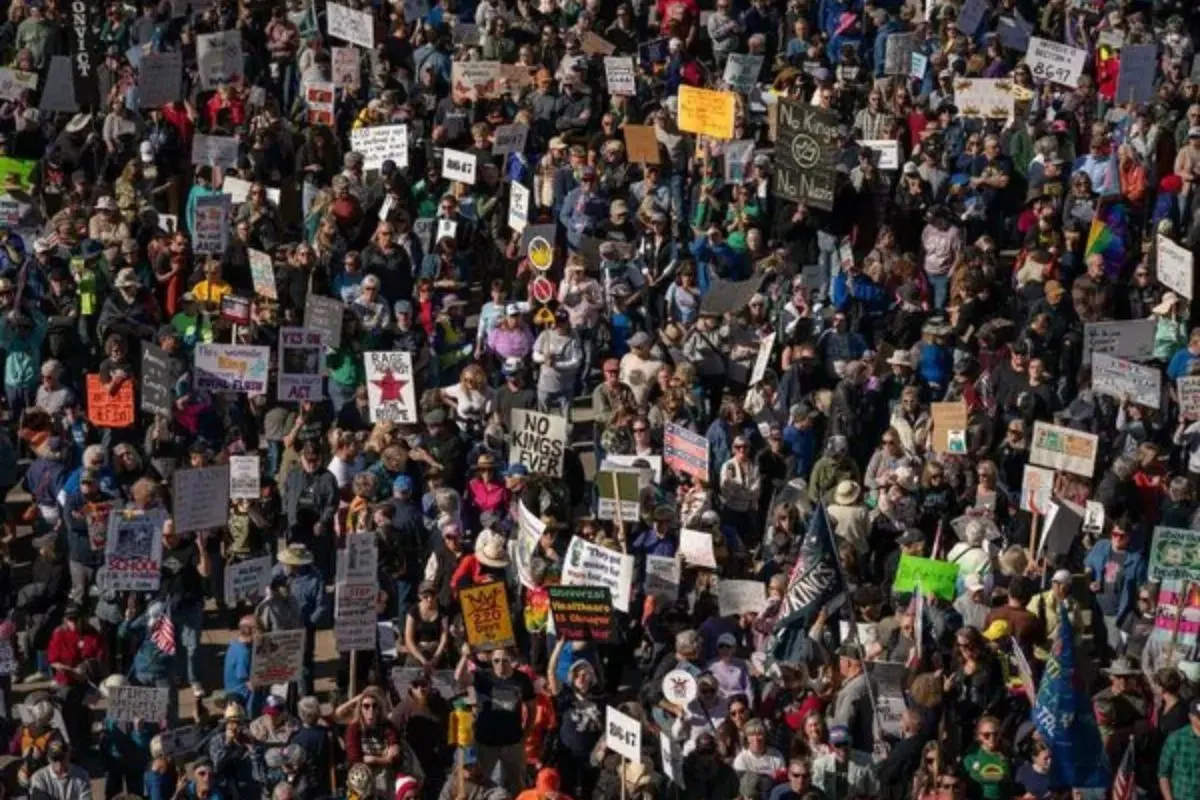 A massive sea of protesters during the "No Kings" rally | Photo: X