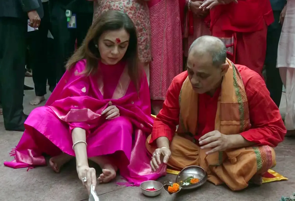 Nita M. Ambani, performs a ritual at Maa Kamakhya Temple in Guwahati Photo: ANI Video Grab