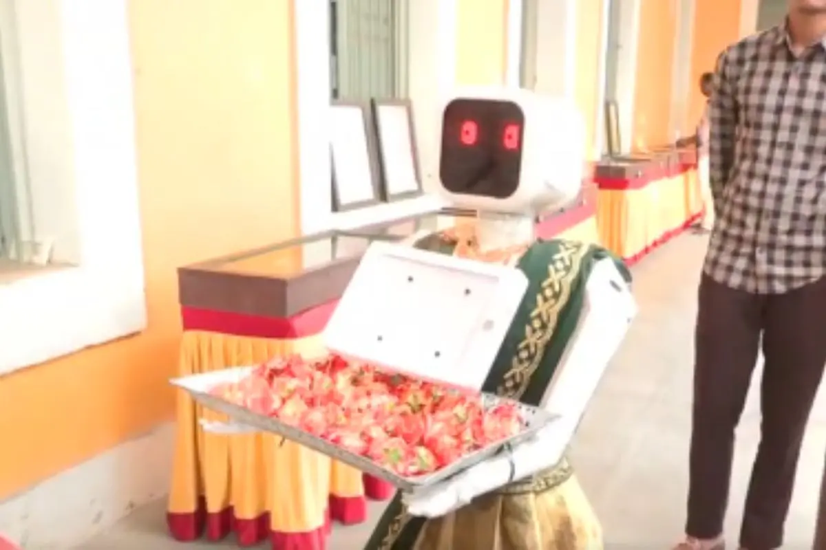 Puducherry Elections 2026 | A robot, Nila welcomes voters arriving at VOC Govt School to exercise their franchise (Screengrab: ANI)