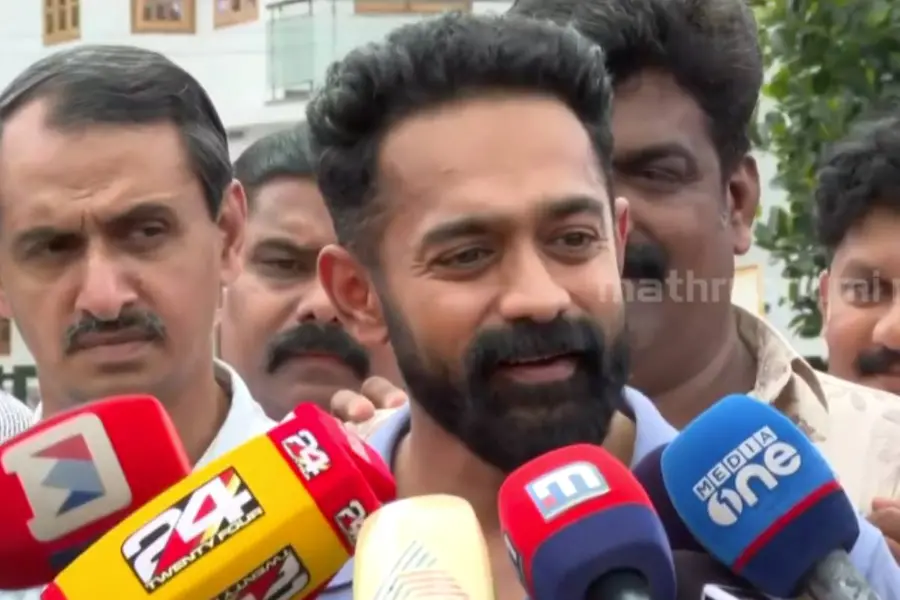 ‘എല്ലാ പാർട്ടിയിലും സുഹൃത്തുക്കളുണ്ട്, ആരോടും വിവേചനമില്ല’; വോട്ട് രേഖപ്പെടുത്തി നടൻ ആസിഫ് അലി