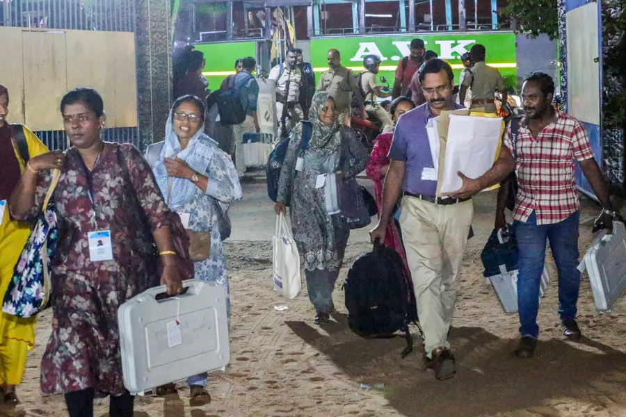 കേരളം വിധിയെഴുതി; പോളിങ് 78.22%, മുന്നണികൾക്ക് ഇനി നെഞ്ചിടിപ്പിന്റെ 25 ദിനങ്ങൾ