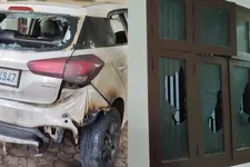 പയ്യന്നൂരിൽ വി. കുഞ്ഞിക്കൃഷ്ണനെ പിന്തുണച്ച സിപിഎം പ്രവർത്തകന്റെ വീടിന് നേരെ ആക്രമണം; കാർ കത്തിച്ചു