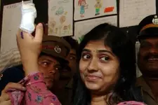 പൊരുതിനേടി ജനാധിപത്യാവകാശം; അക്ഷയയുടെ ഫോട്ടോ ഔദ്യോഗിക പേജിൽ പങ്കുവെച്ച് മുഖ്യ തിരഞ്ഞെടുപ്പ് ഓഫീസർ