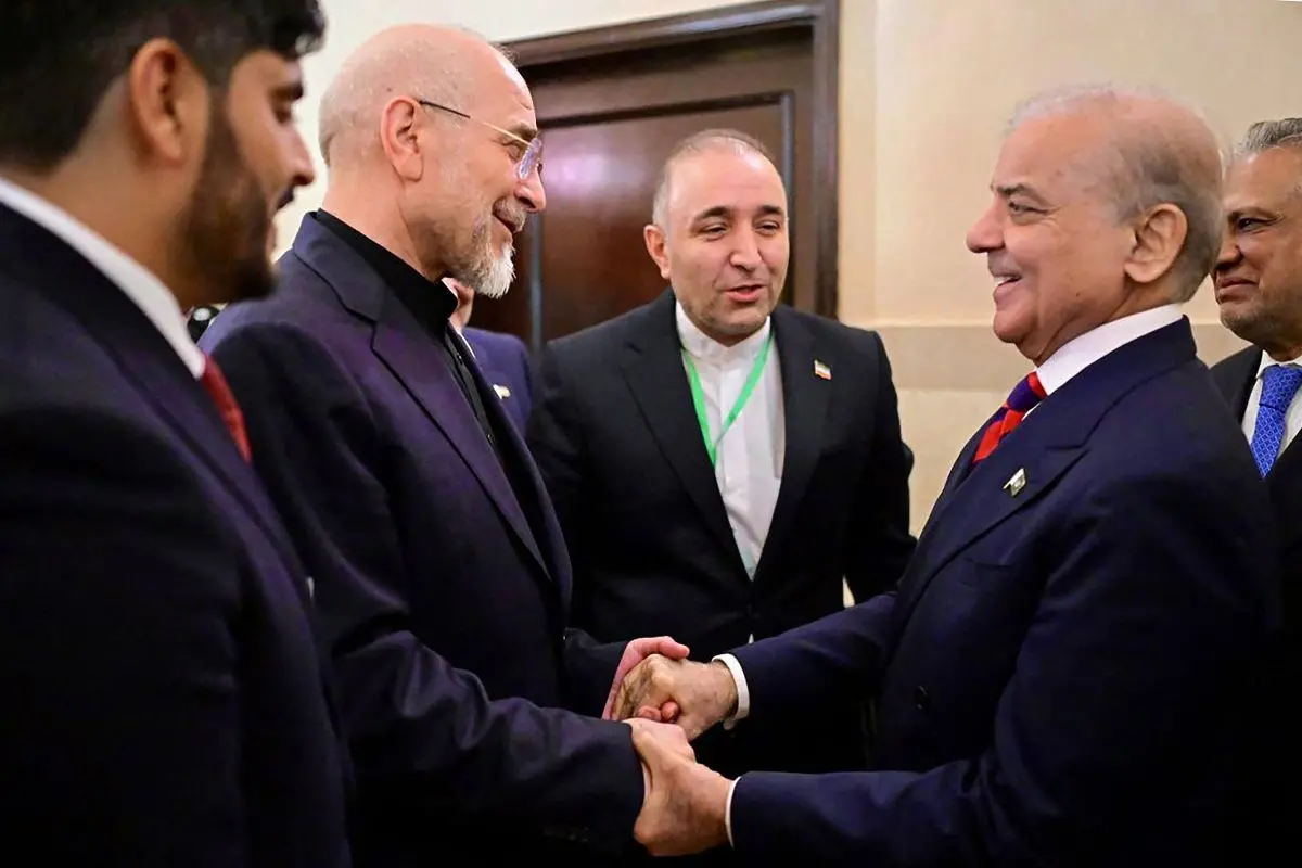 Pakistan's Prime Minister Shehbaz Sharif (2R) with Foreign Minister Ishaq Dar (R) greeting Iran's parliamentary speaker Mohammad Bagher Ghalibaf (2L) during their meeting prior to the US-Iran peace talks in Islamabad | Photo: AFP