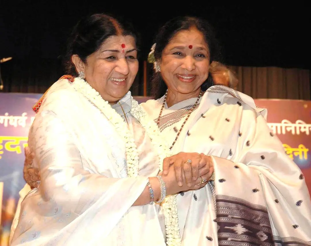 Lata Mangeshkar, Asha Bhosle