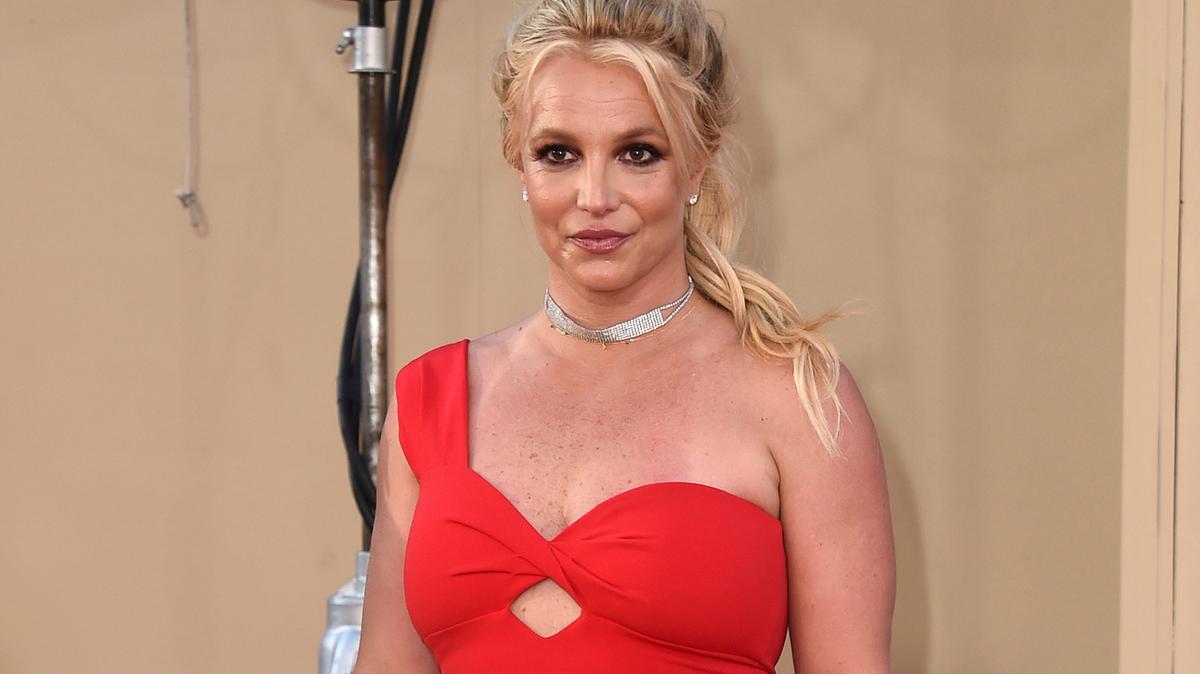Britney Spears voluntarily checks into rehab following DUI arrest in California