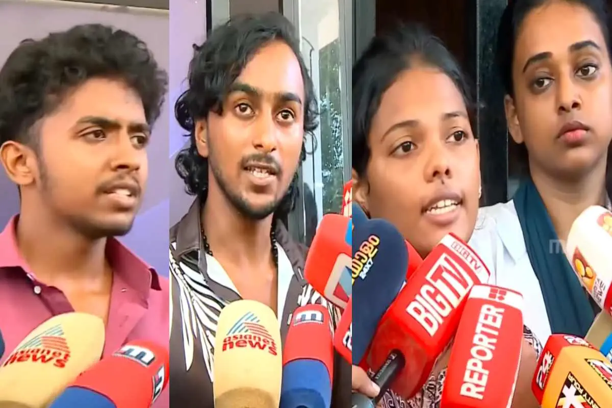 മാധ്യമങ്ങള്‍ക്ക് മുന്നില്‍ ആരോപണങ്ങള്‍ ഉന്നയിക്കുന്ന വിദ്യാര്‍ഥികള്‍ | Screengrab: Mathrubhumi News