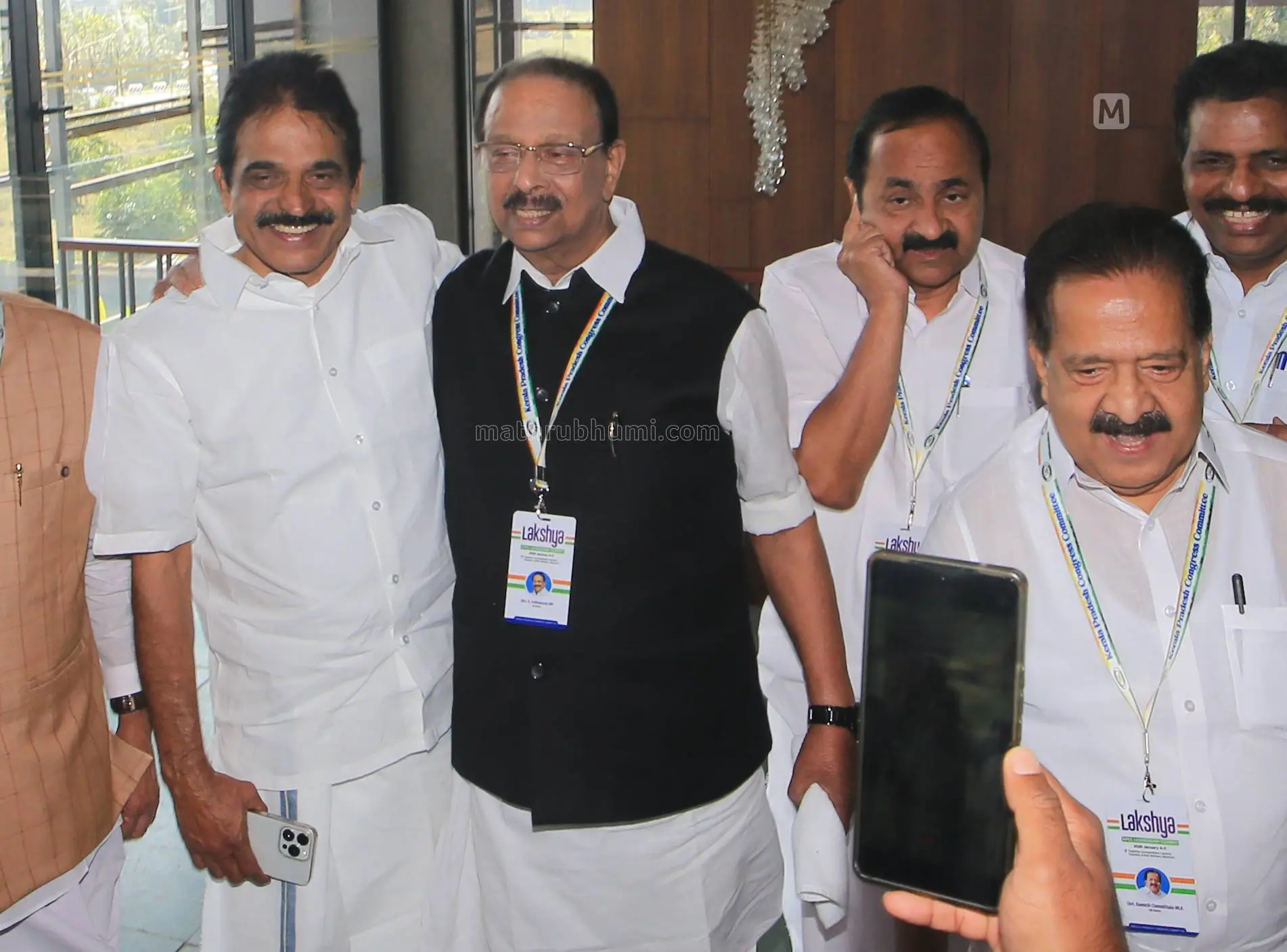 കെ.സുധാകരന് കെ.സി.വേണുഗോപാല്, വി.ഡി.സതീശന്,രമേശ് ചെന്നിത്തല തുടങ്ങിയവര്ക്കൊപ്പം |ഫോട്ടോ:മാതൃഭൂമി