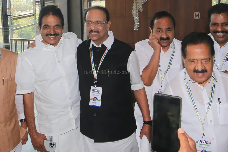 മൂന്നാഴ്ച മുമ്പ് ചെന്നിത്തലയ്‌ക്കൊപ്പം, ഇപ്പോൾ കെ.സിക്കായി പരസ്യനീക്കം; കെ.സുധാകരന്റെ ലക്ഷ്യമെന്ത്