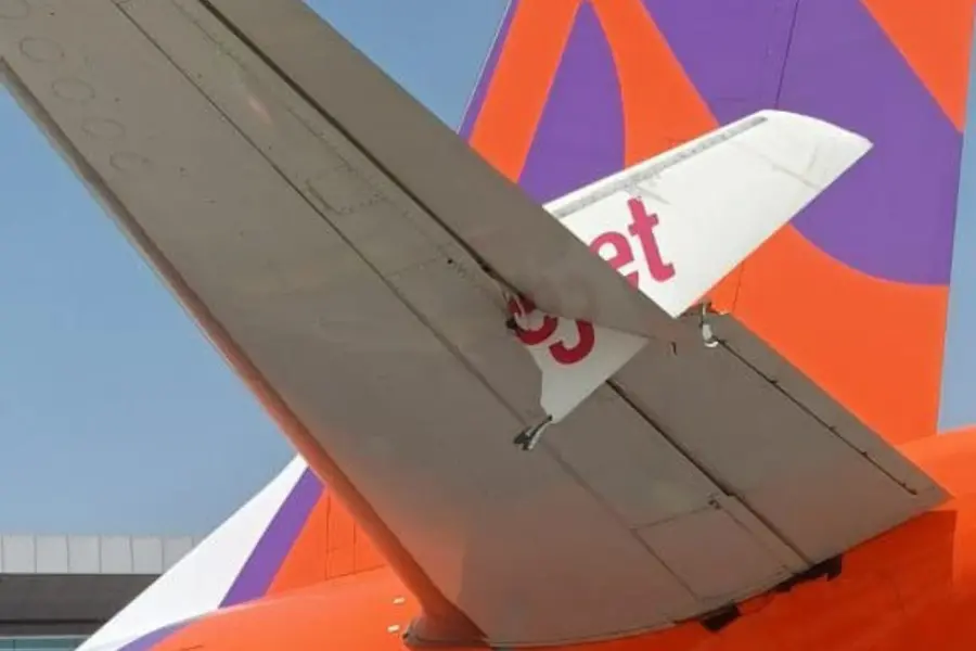 Spicejet plane hits Akasa aircraft at Delhi airport | VIDEO