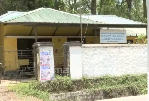 ദേവികുളം താലൂക്ക് സപ്ലൈ ഓഫീസ് | Photo: Screengrab/Mathrubhumi News