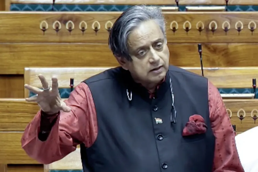 'പൊളിറ്റിക്കൽ ഡീമോണിറ്റൈസേഷൻ'; മണ്ഡല പുനർനിർണ്ണയത്തിനെതിരെ ആഞ്ഞടിച്ച് ശശി തരൂർ