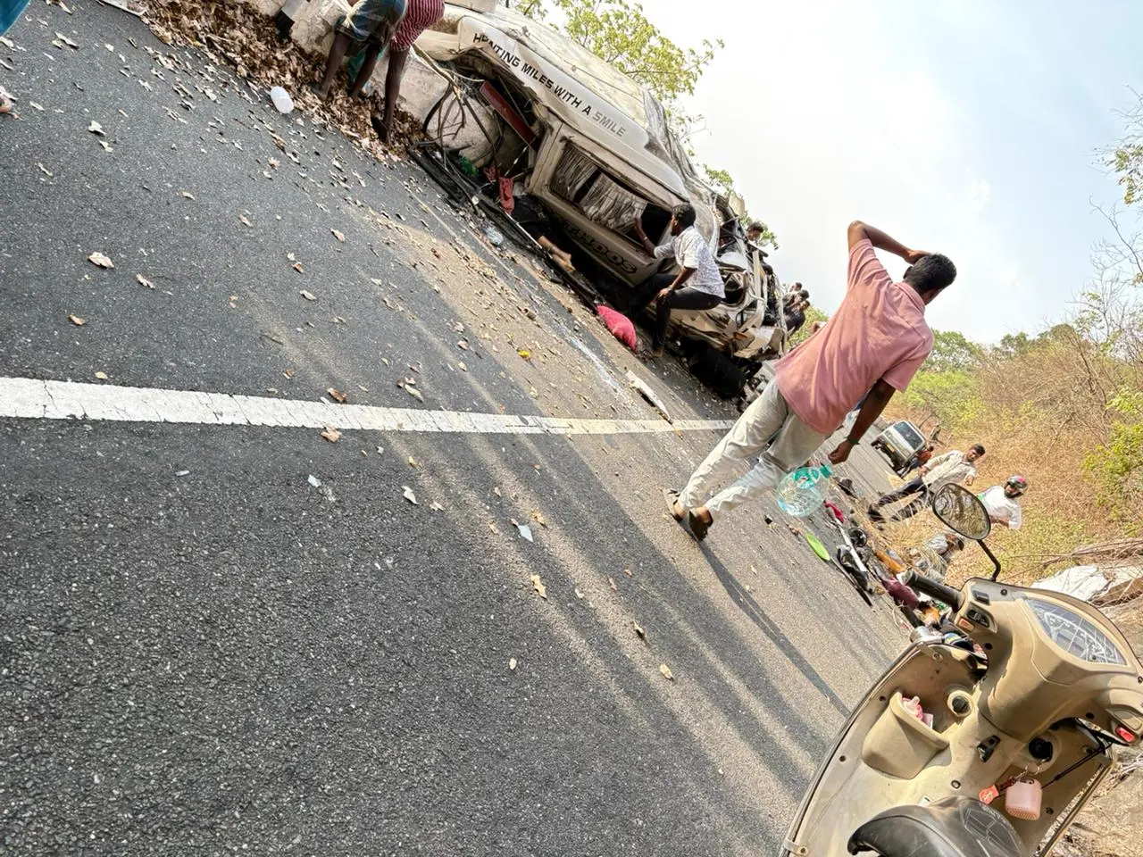 Tragedy in Valparai: 8 Keralites dead as traveller plunges into gorge; 4 critically injured