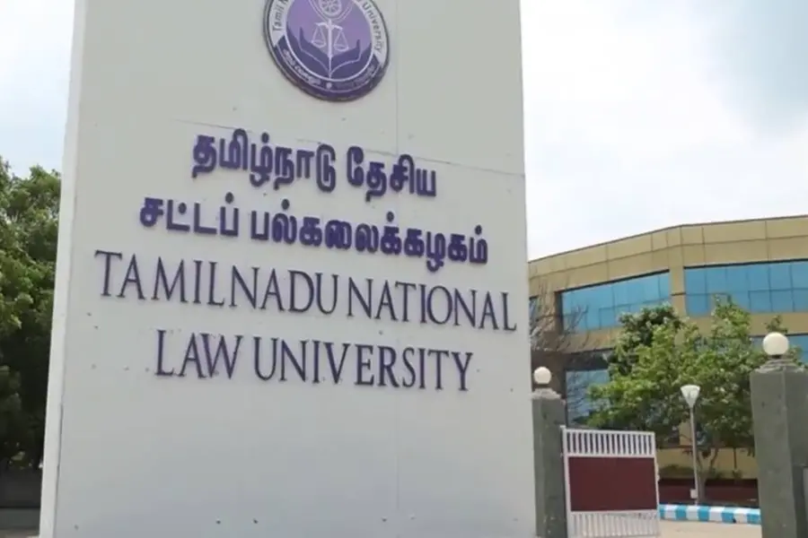 പെൺകുട്ടികൾ ഷോർട്‌സ് ധരിക്കരുത്, ലൈംഗികാതിക്രമത്തിന് വഴിവെക്കുമെന്ന് VC; പ്രതിഷേധവുമായി വിദ്യാർഥികൾ