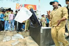 ബീച്ച് ഫുഡ്സ്ട്രീറ്റിൽ പരിശോധന, പഴകിയ കോളിഫ്ളവറും മറ്റുസധനങ്ങളും പിടിച്ചെടുത്തു