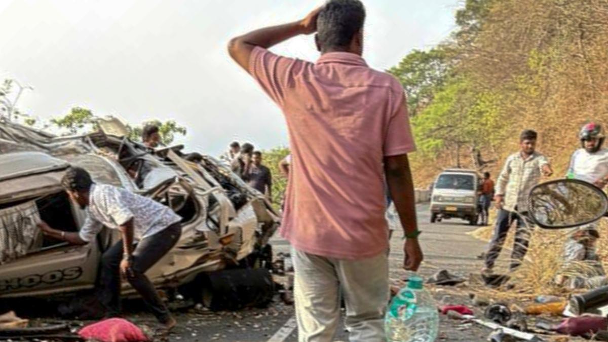 Valparai accident: Bodies of 9 Kerala tourists returned...