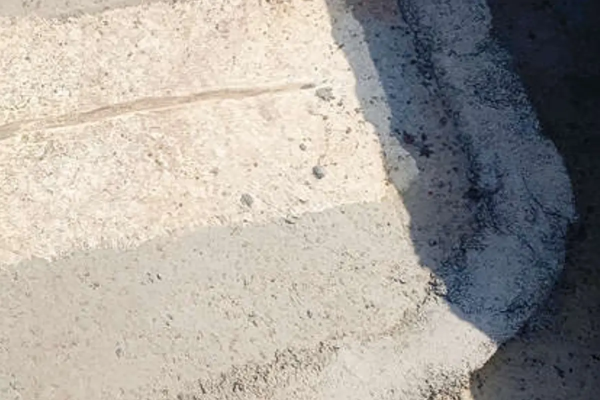 When epoxy pressure grouting was carried out on the cracked portion