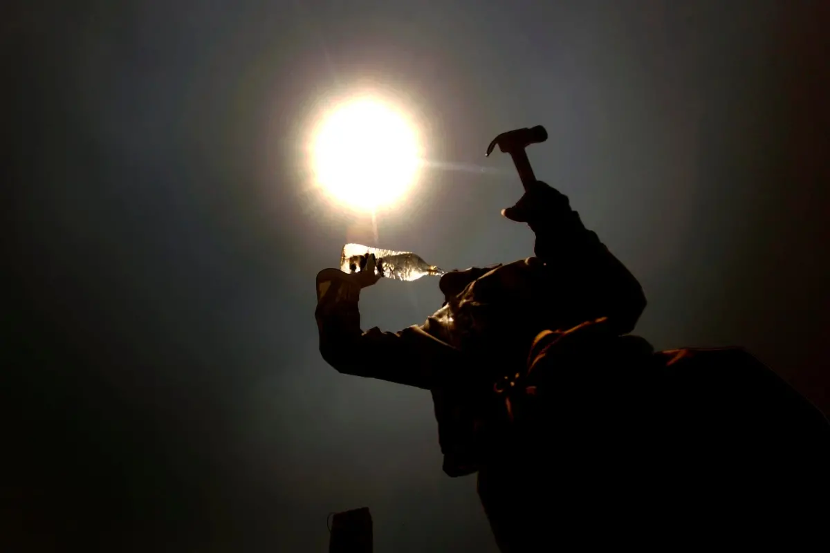 A worker drinking water during summer season.| Photo: Binoj PP