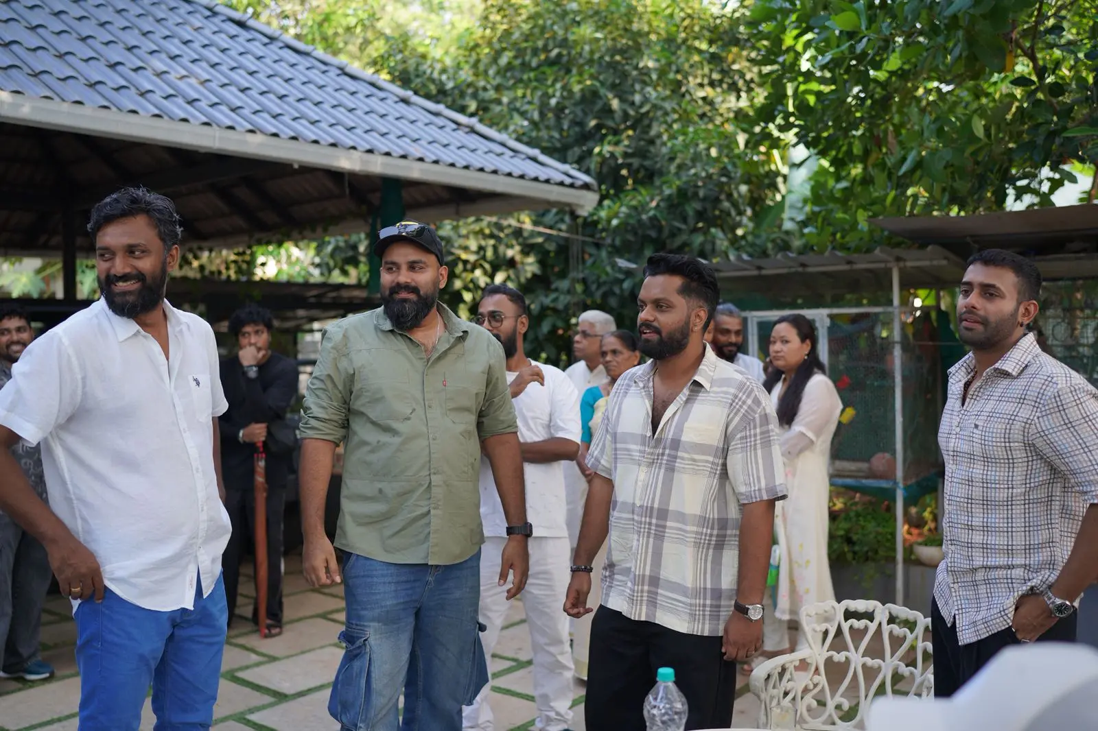 പുതിയ സിനിമയുടെ ചിത്രീകരണത്തിനിടെ ബാലു വർഗീസും അർജുൻ അശോകനും | ഫോട്ടോ: അറേഞ്ച്ഡ്