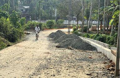 പാക്കോയി പാലം തുറന്നു, റോഡ് പാതിവഴിയിൽ