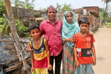 പേര് മാറ്റണം, ഹിജാബ് മുതൽ സർട്ടിഫിക്കറ്റ് വരെ കാരണം; SIR-ൽ മമതയ്ക്കുംമുൻപേ കോടതിയിലെത്തിയ മോസ്താരി