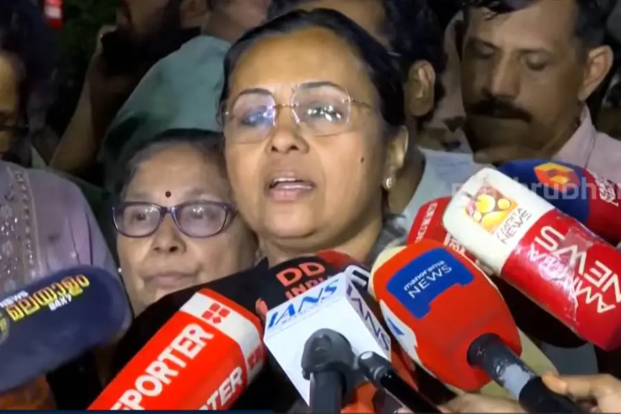 തൃശൂർ വെടിക്കെട്ട് ദുരന്തം; ഐസിയുവിൽ പത്ത് പേർ, അഞ്ച് പേരുടെ നില ഗുരുതരം, രണ്ട് പേർ വെന്റിലേറ്ററിൽ