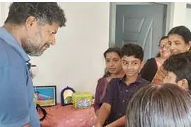 പഠനോത്സവത്തിന്റെ ഭാഗമായി ഫുഡ്ഫെസ്റ്റ്, ലഭിച്ച തുക ചികിത്സാസഹായമായി നൽകി; ഈ പിള്ളേര് പൊളിയാണ്